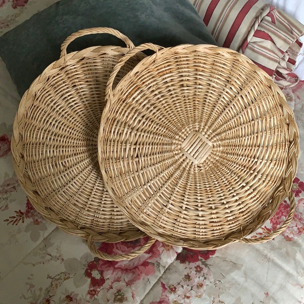 2 EUC Vintage Wicker Trays with Handles